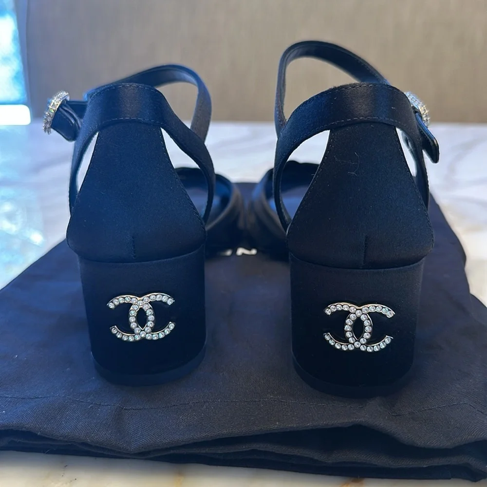 CHANEL open toe
